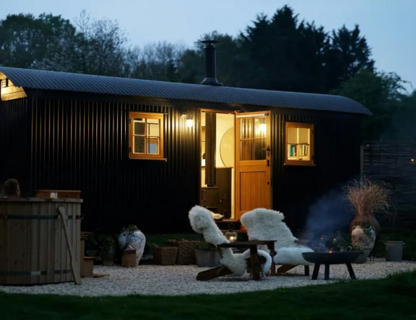 sarb-or382-eA_e-NYboyc-unsplash (1)