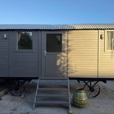 shepherds hut side view portugal
