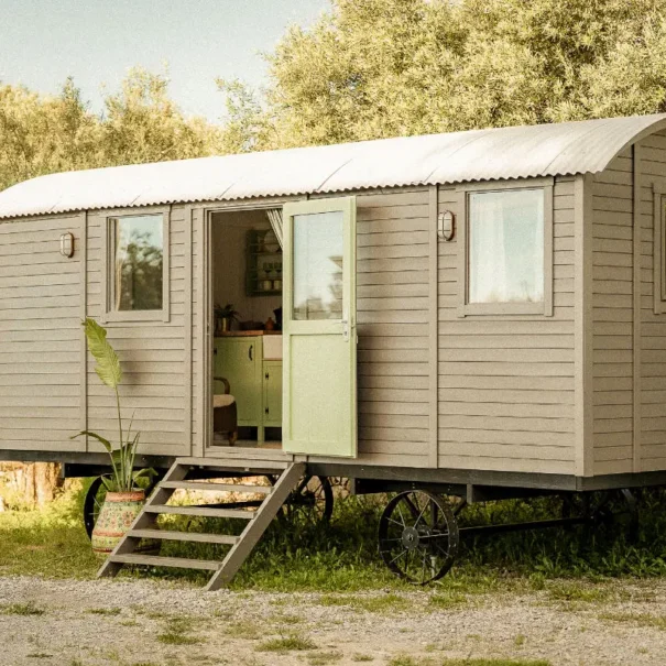 wagons-pt-huts